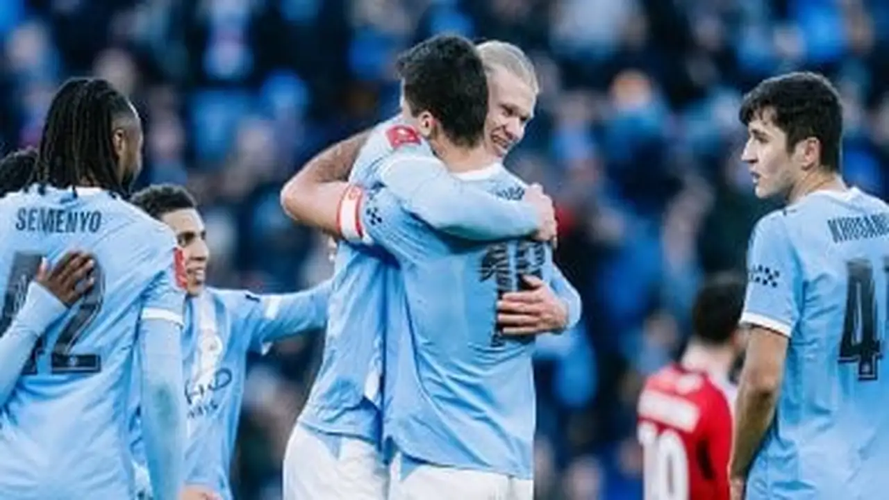 اللقاء المنتظر.. رباعية لمان سيتي أمام إيكسيتر في الشوط الأول ورودري يسجل